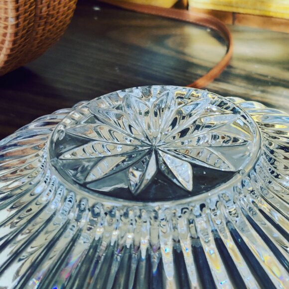 Centerpiece Crystal Bowl 9.5" wide, 5.5" tall, made in Germany by Oneida, 1992 - Picture 7 of 8